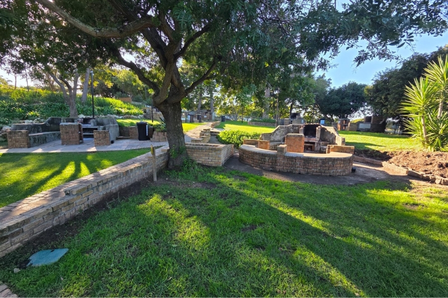 1 Bedroom Property for Sale in Loevenstein Western Cape